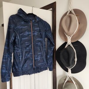 Lululemon Spring Fling puffy jacket size 4